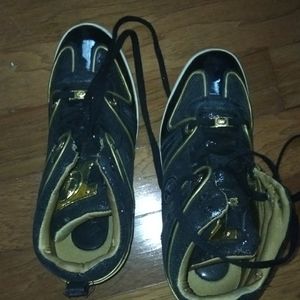 Iam selling my old sneakers